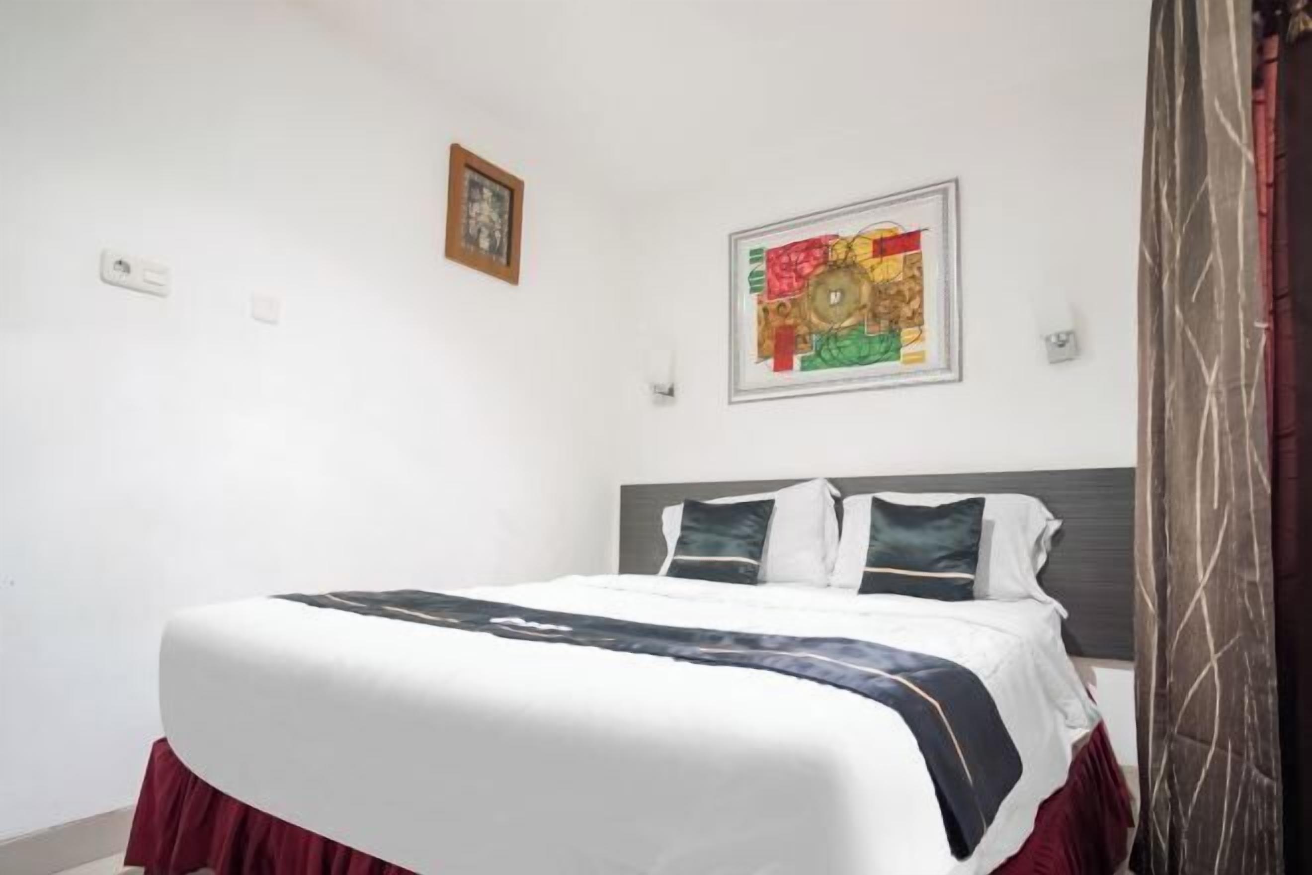 Skrivebord for bærbar PC, wi-fi (inkludert) og sengetøy