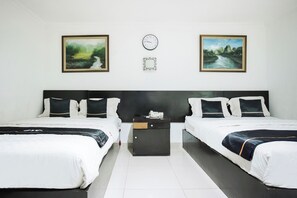 Laptop workspace, free WiFi, bed sheets - Townhouse Oak Ilir Timur I Near Ptc Mall (Palembang)