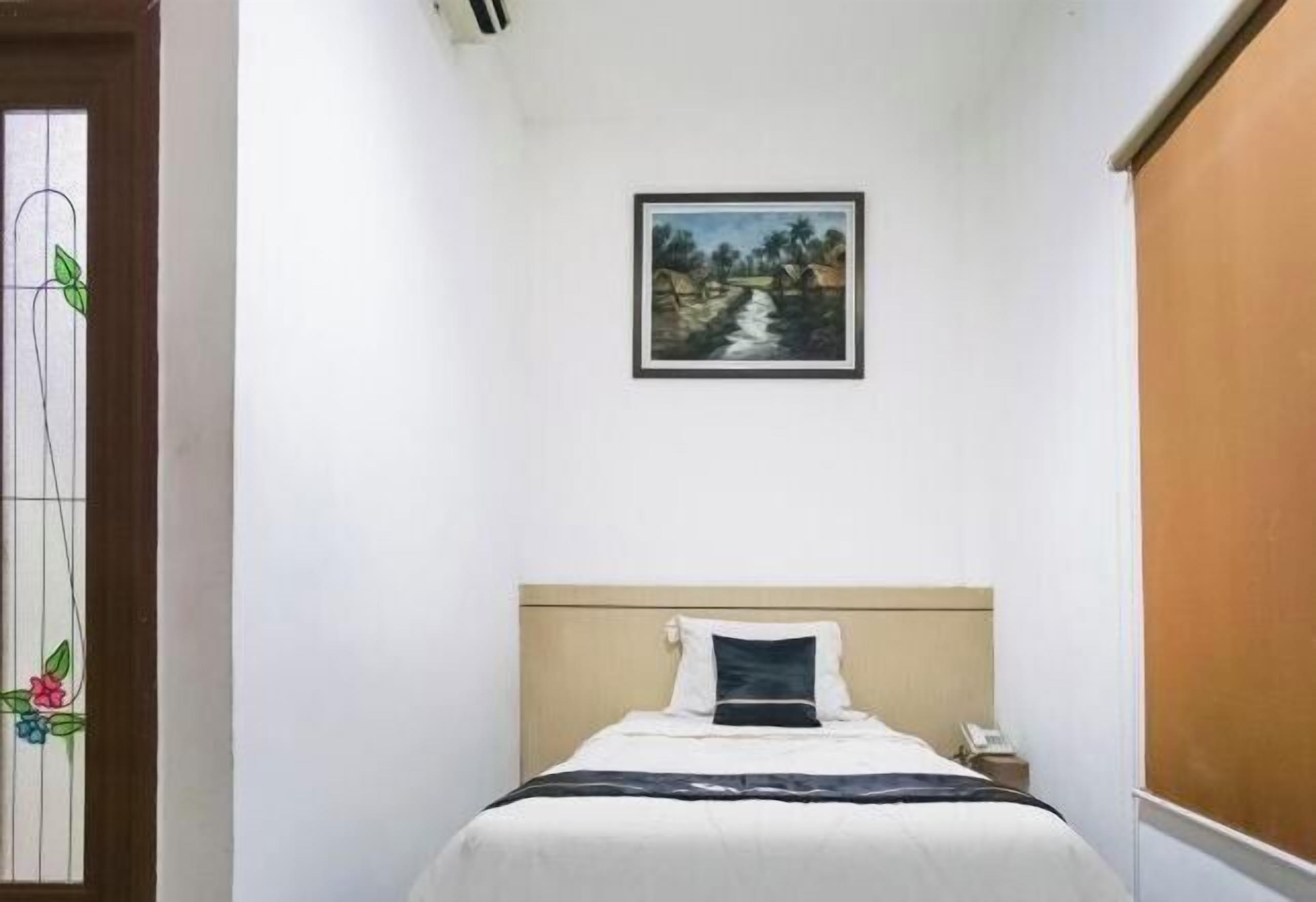 Skrivebord for bærbar PC, wi-fi (inkludert) og sengetøy