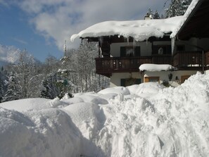 Exterior - Ferienwohnung Nr. 2 für 2 Pers., 63 m², Wohnküche, SZ, Dusche/WC, Terrasse (Bischofswiesen)
