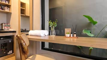 Vila Basic | Meja kerja, Wi-Fi gratis, dan seprai linen