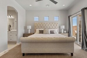 5 habitaciones, escritorio y tabla de planchar con plancha 