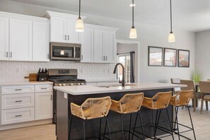 Fridge, microwave, oven, stovetop - Luxury 5BR Wellness Retreat w/ Private Pool, Hot Tub & Cold Plunge Near Zion (Hurricane)