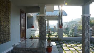 Deluxe Double Room, Patio, Garden View | Terrace/patio