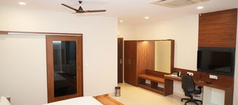 HOTEL KALYAN SUITES