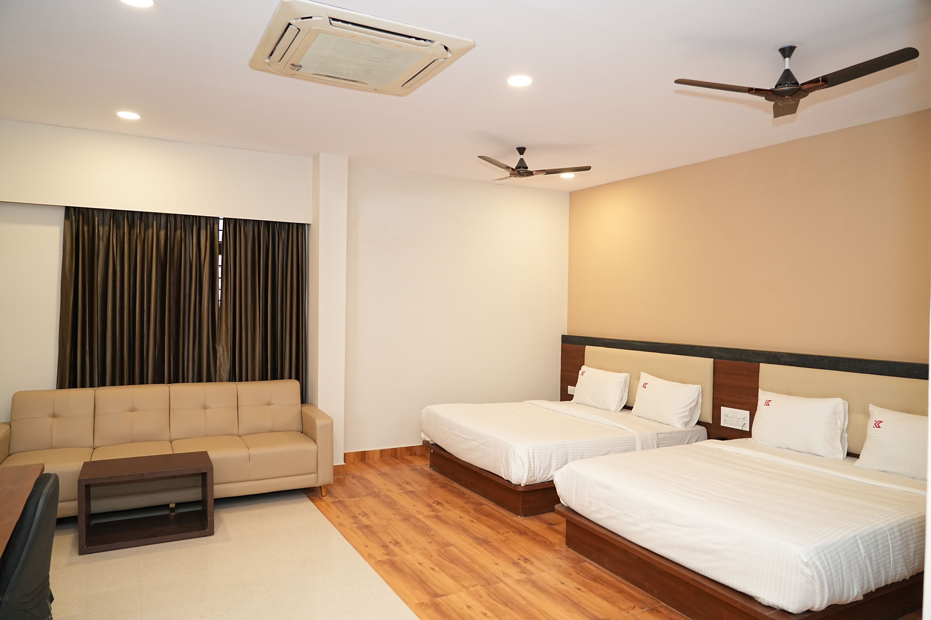 豪華四人房 | 免費 Wi-Fi