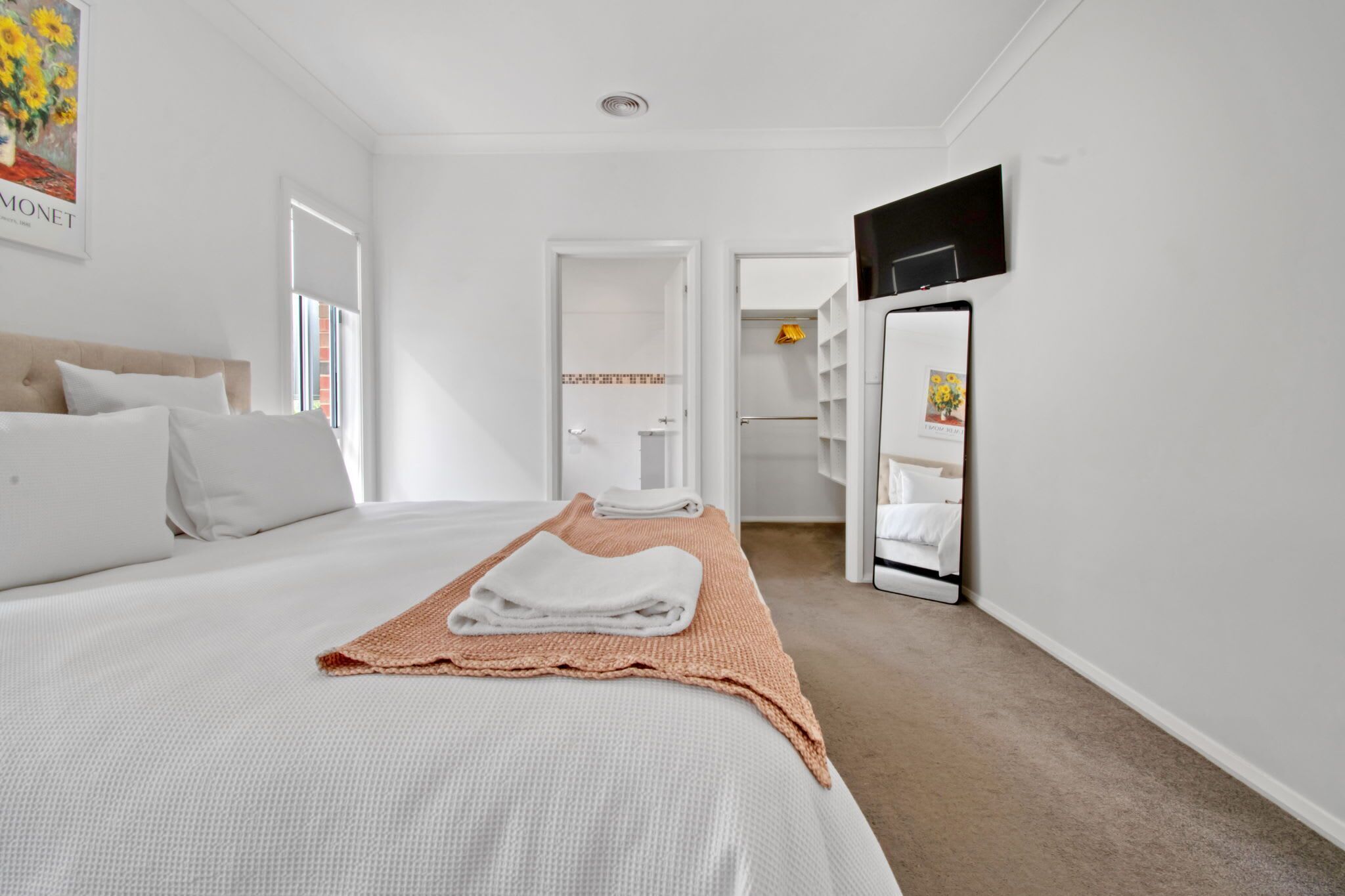 3 habitaciones, tabla de planchar con plancha, cuna de viaje y wifi 