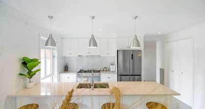 Mountain Vista Retreat - Comfort Meets Style