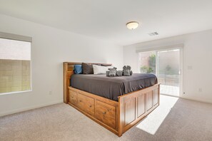 Desk, Internet, bed sheets - 10 Mi to The Strip: Spacious Extended Vegas Stay! (Las Vegas)