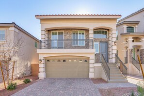 Exterior - 10 Mi to The Strip: Spacious Extended Vegas Stay! (Las Vegas)