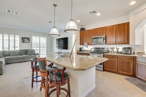 Refrigerador, microondas, parrilla de estufa y lavavajillas 