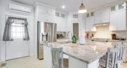 4 Mi to Lake Logan: Hocking Hills Apartment