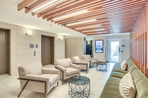 Updated Apt in Dtwn Minneapolis w/ Pool Access!