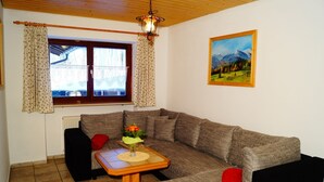 Living area - Ferienwohnung 6 Kehlstein für 1-2 Personen (Marktschellenberg)