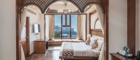 Rom – president, dalutsikt | Sengetøy i egyptisk bomull, sengetøy av topp kvalitet og safe på rommet