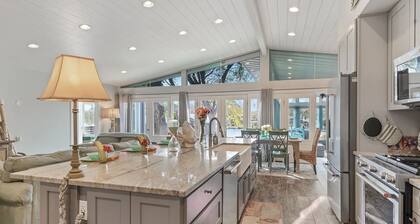 Lubinberry Lakeside- Waterfront, hot tub, kayaks