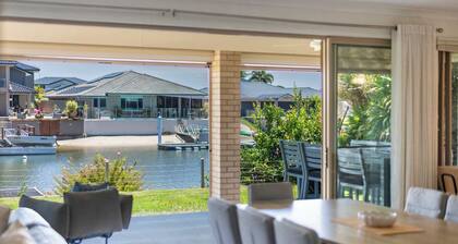 20 Taine - Oceanstays - Pet-Friendly Waterfront Escape with Fireplace