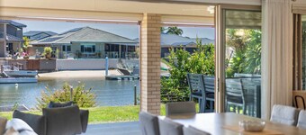 20 Taine - Oceanstays - Pet-Friendly Waterfront Escape with Fireplace