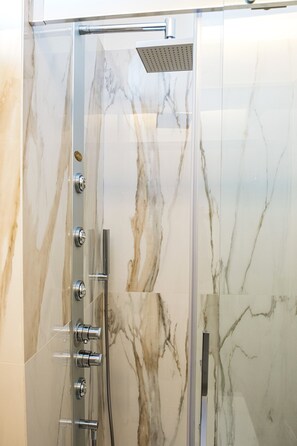 Superior Apartment, Balcony | Bathroom | Shower, hydromassage showerhead, designer toiletries, hair dryer - Manzoni44Suite (Milan)