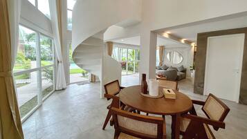 Suite, 2 Bedrooms | In-room dining