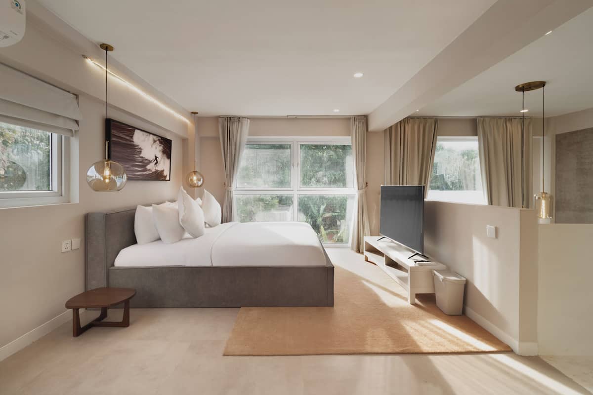 Suite, 1 Bedroom | 1 bedroom, desk, free WiFi, bed sheets