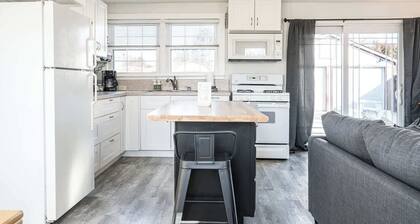 #StayinMyDistrict Depot Bench Near Downtown BSU