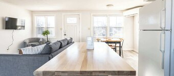 #StayinMyDistrict Depot Bench Near Downtown BSU