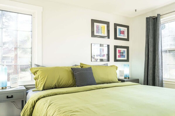 1 bedroom, desk, travel cot, WiFi