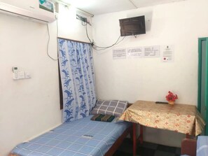 Desk - Nithusha Holiday House Jaffna (Jaffna)