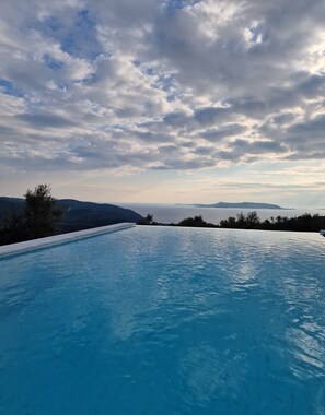 Outdoor pool - Meerblick und Bergblick, alleinstehendes Haus mit Pool, Barrierefrei im EG (Finikounda)