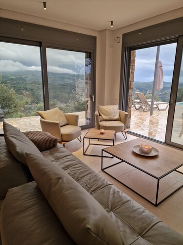 Meerblick und Bergblick, alleinstehendes Haus mit Pool, Barrierefrei im EG