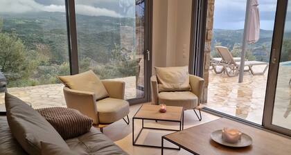 Meerblick und Bergblick, alleinstehendes Haus mit Pool, Barrierefrei im EG