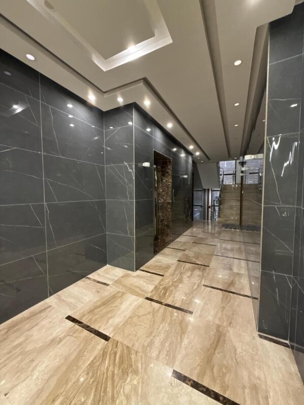 المنشأة من الداخل