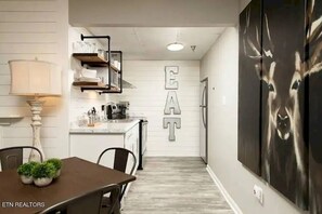 Fridge, microwave, oven, stovetop - Stylish 2-Bedroom Condo in Gatlinburg: Walk to Aquarium & Anakeesta! Community Pool & HotTub-Gas FP! (Gatlinburg)