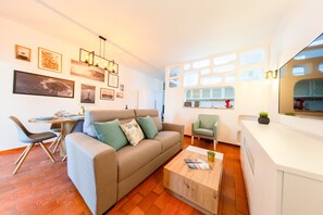 Villa | Living area - Villa in Albufeira With Garden (Albufeira)