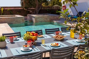 Villa | Utendørsservering