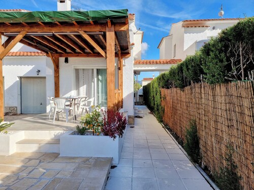 VILLA MURIELLE. Acogedora casa con piscina privada para 6 personas.