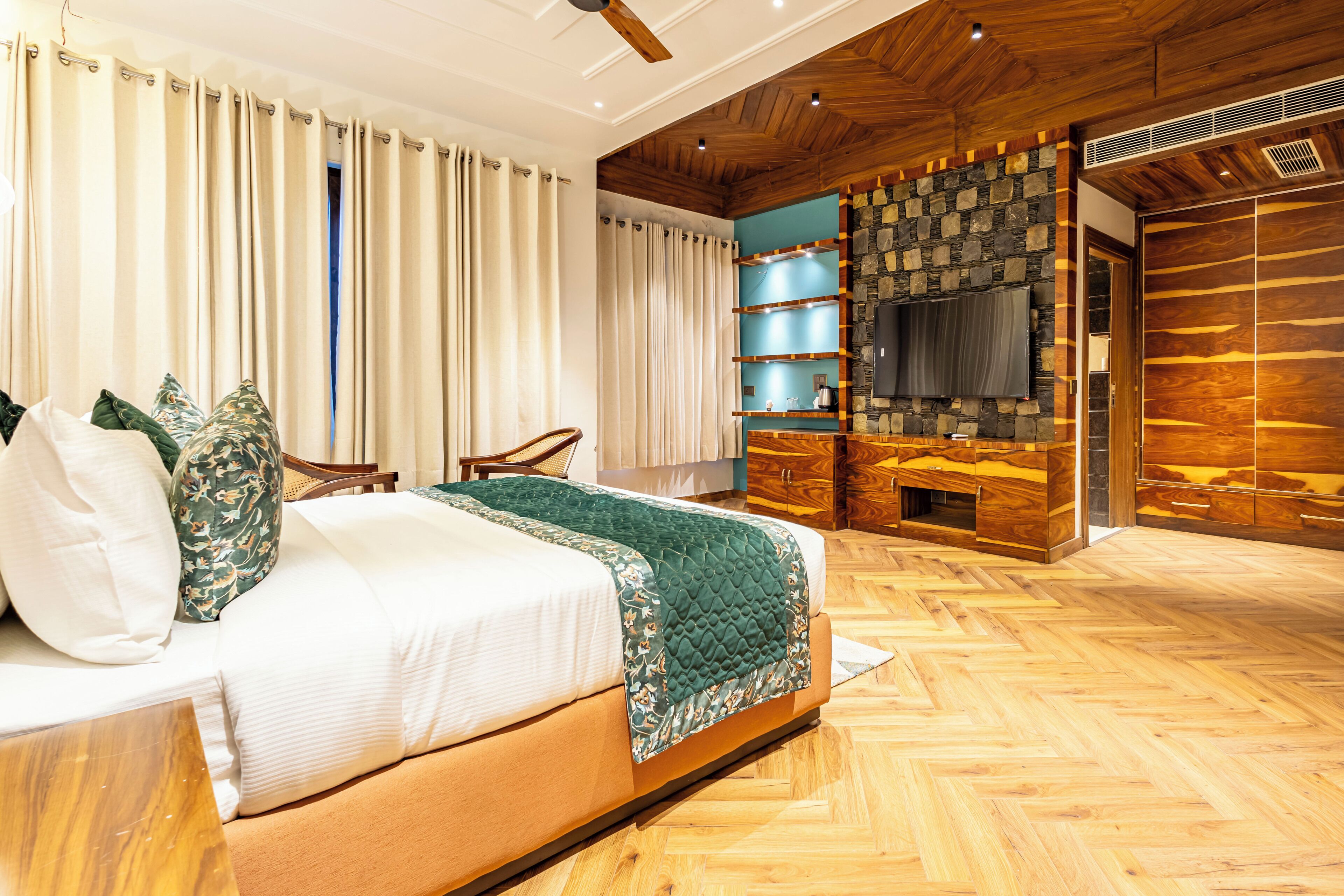 Chambre Double Club, vue cour intérieure | Espace de travail pour ordinateur portable