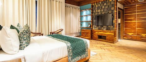 Chambre Double Club, vue cour intérieure | Espace de travail pour ordinateur portable