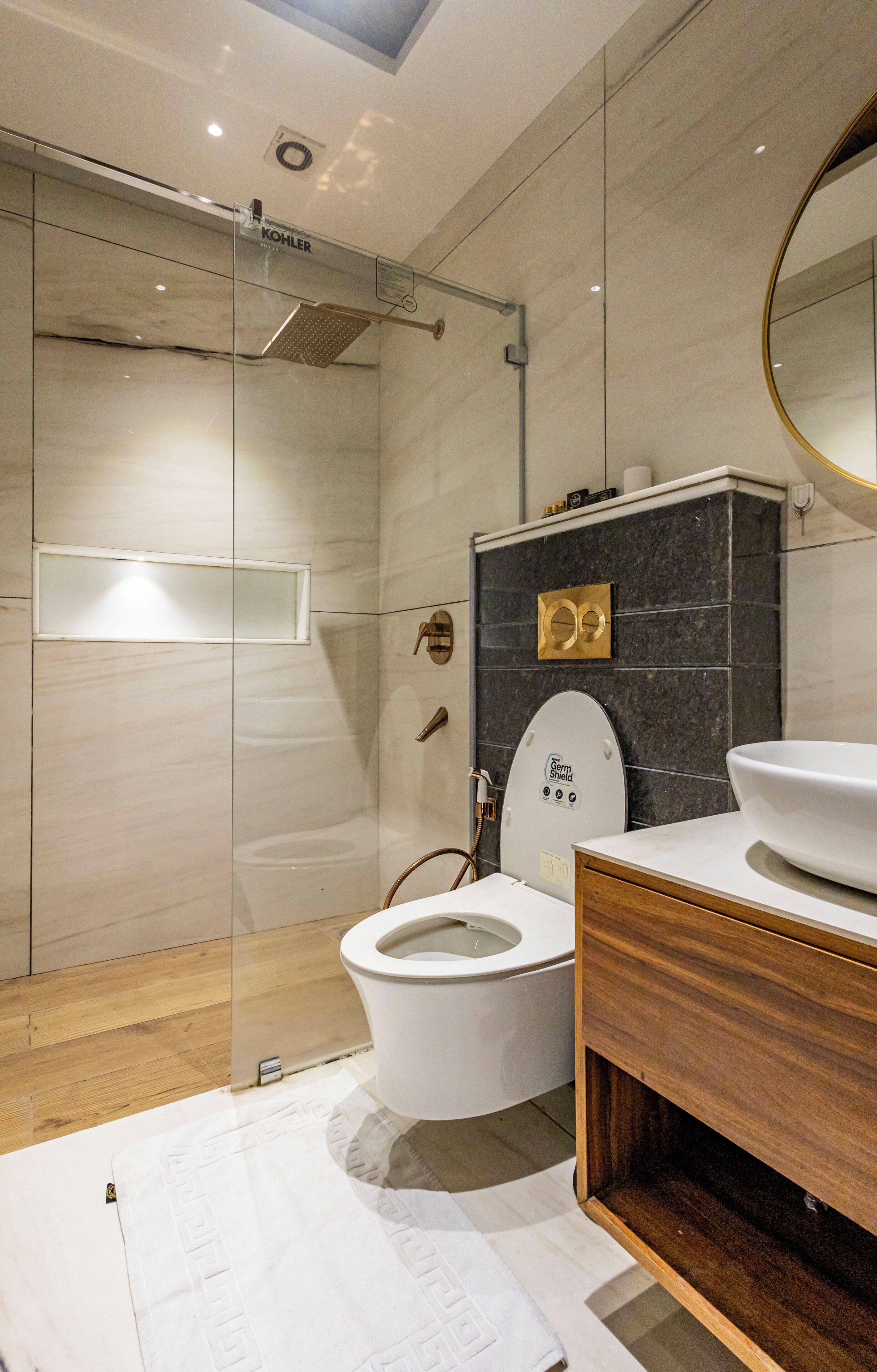 Deluxe Double Room, Courtyard View | Bathroom | Shower, hair dryer, towels, soap