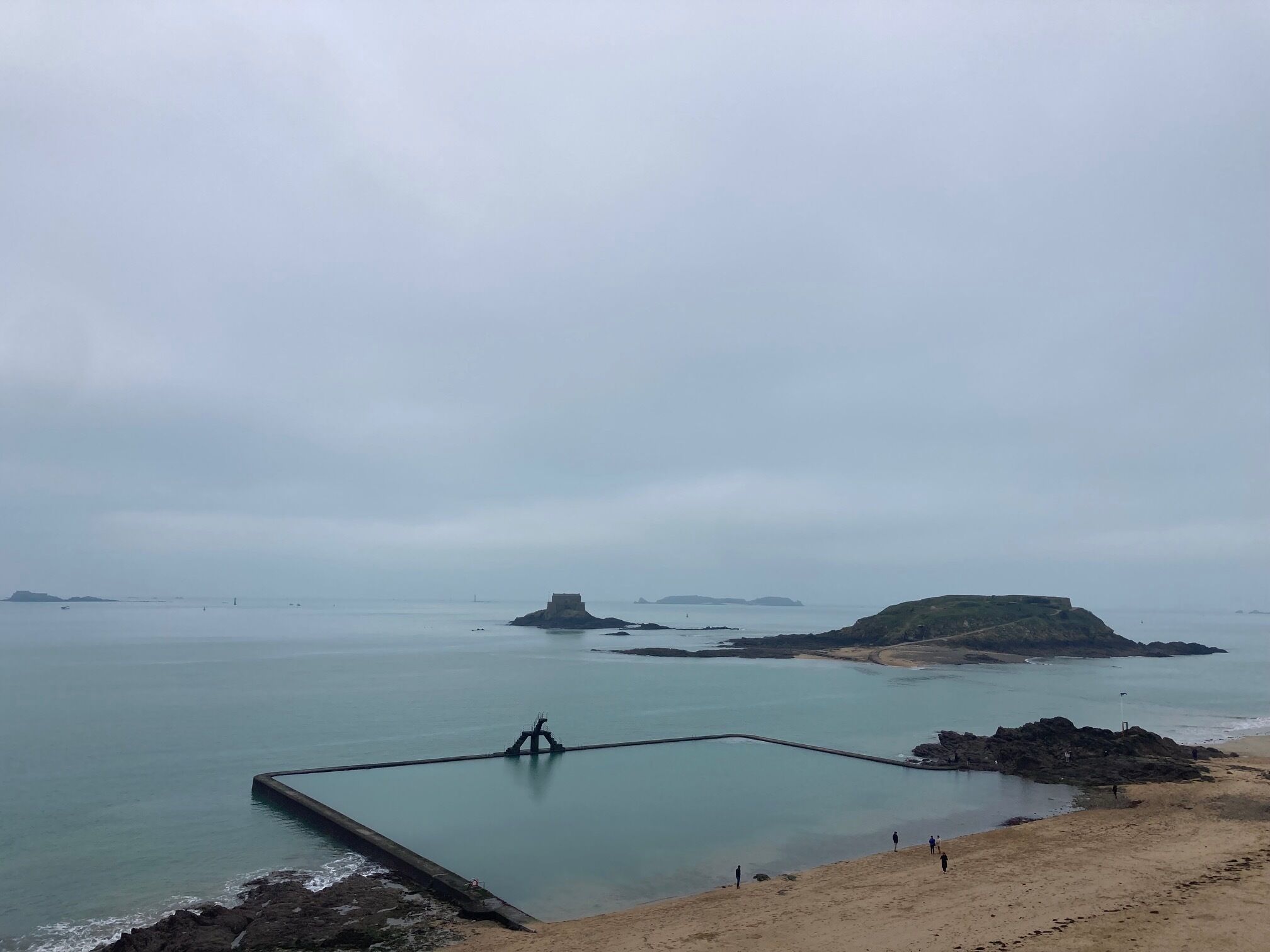 Beach nearby, sun loungers