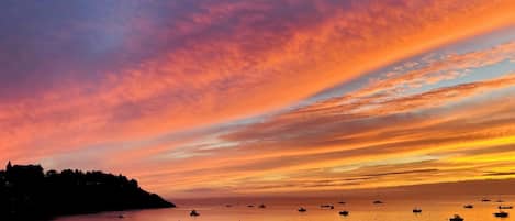 Beach nearby, sun loungers