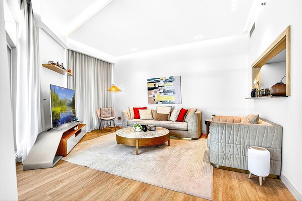 Luxury Apartment, Balcony, City View | Living room