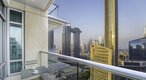 Departamento de lujo, balcón, vista a la ciudad | Vista del balcón