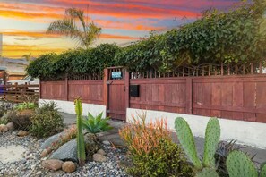 Property grounds - Cozy Coastal Escape Beach & Brews (San Diego)