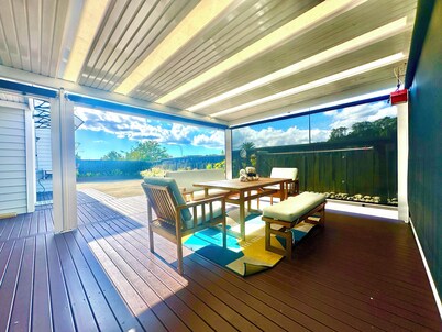 Modern Private Deluxe Master Suite California Bed