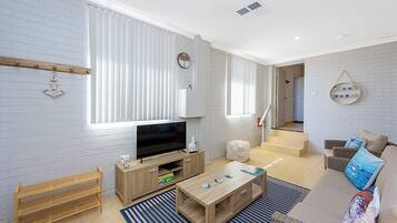 House, Multiple Beds, Non Smoking, Private Bathroom | Living area | Smart TV