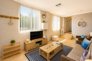 House, Berbilang Katil, Non Smoking, Private Bathroom | Ruang tamu | TV Pintar 
