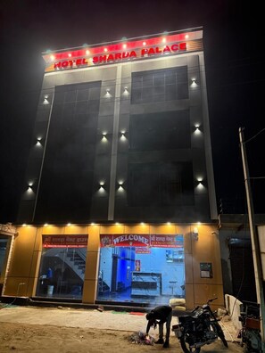 Front of property - Hotel Sharda Palace (Vrindavan)