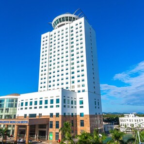 A high-rise hotel with a prominent entrance and a clear view of the surrounding area. - Majestic Mong Cai Hotel (Mong Cai)